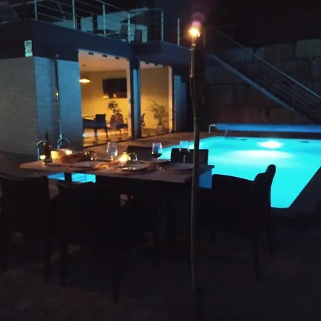 Colina Casa Bed and Breakfast *